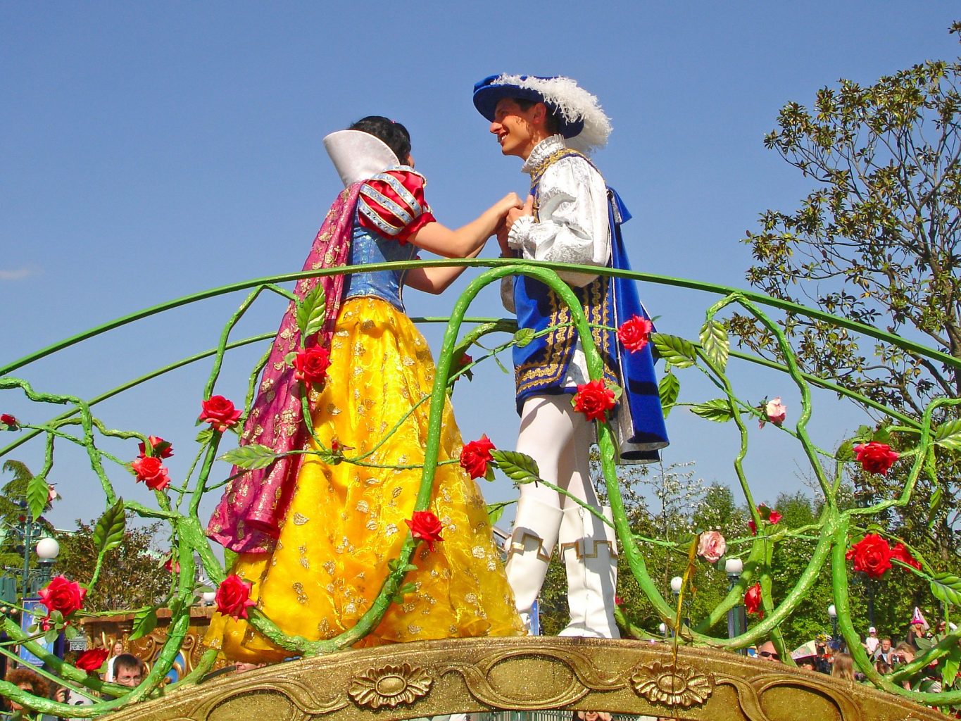 Snow white and her prince on a float - have your camera and cell phone ready and on your disney packing list