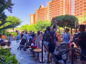 long line of visitors waiting to see Mickey at Makahiki Disney Aulani Review