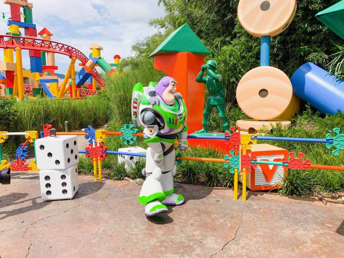 Hollywood Studios Fastpass Buzz Lightyear outside entrance to Toy Story Land
