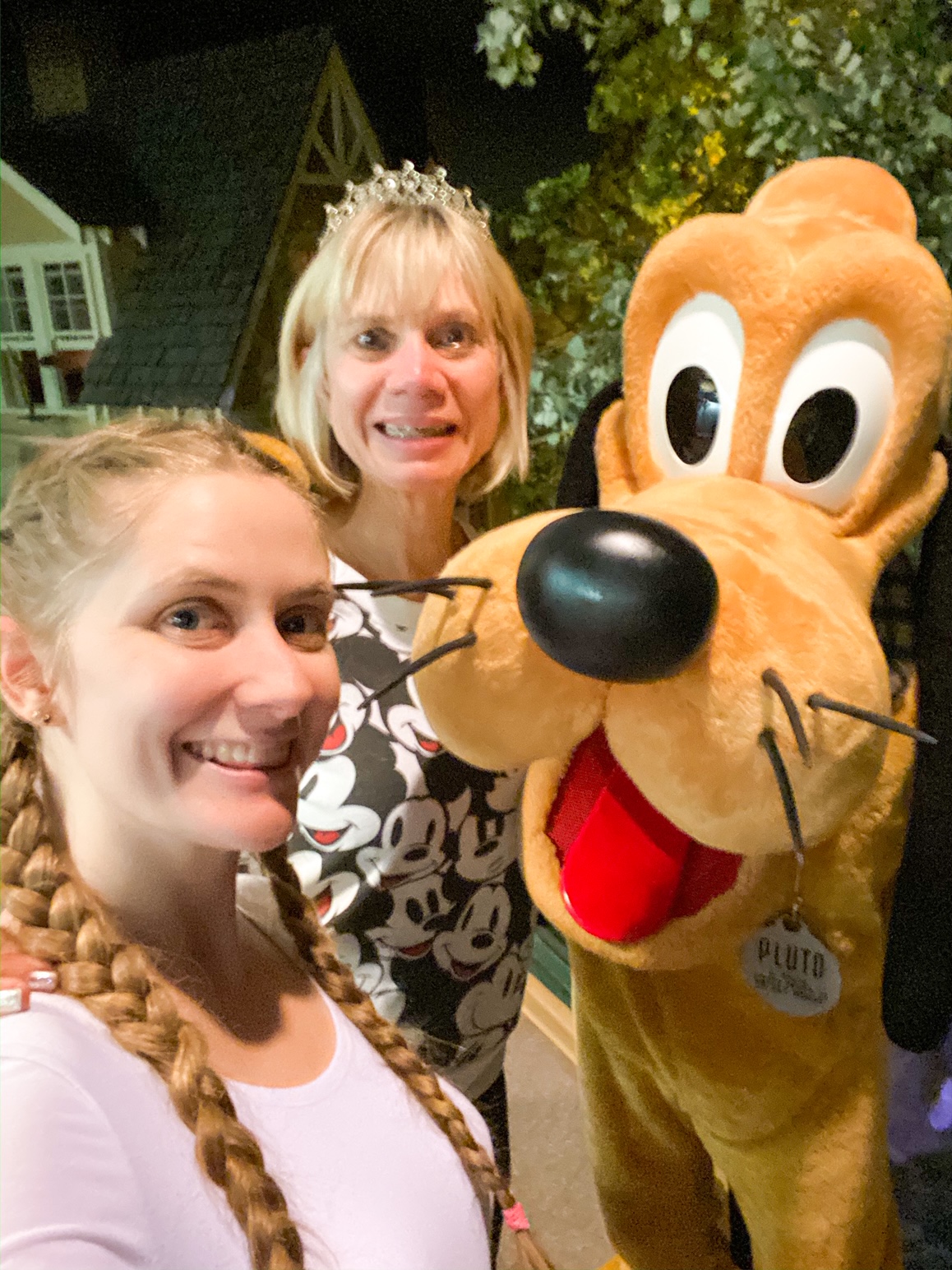 Victoria Yore and Linda Malys Yore Selfie With Pluto