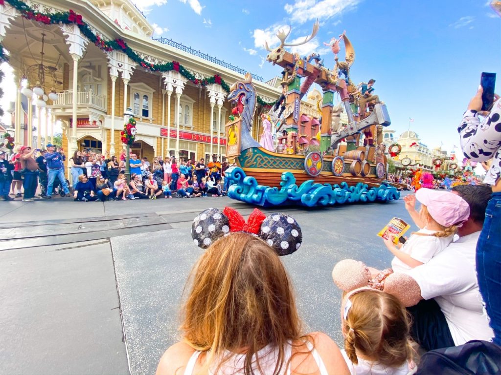 A photo of toddlers watching the parade, which is one of the core memories of going to Disney with toddlers