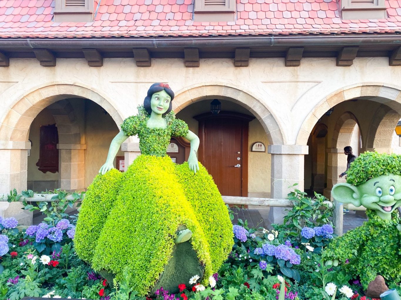 snow white made of plants