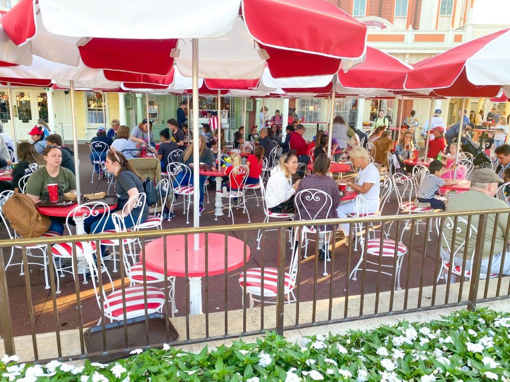 photo of the quick service dining area at Plaza Ice Cream parlor
