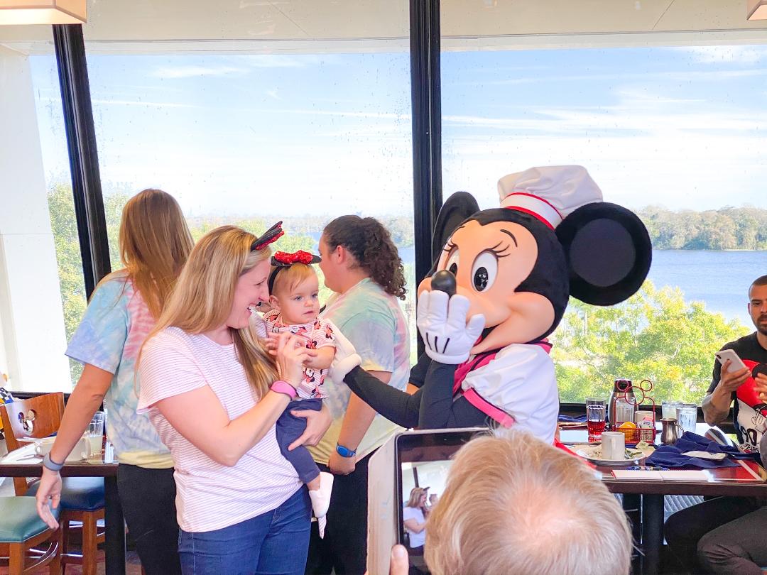 Meeting Minnie at Chef Mickey's, one of the best breakfast character dining at Disney World