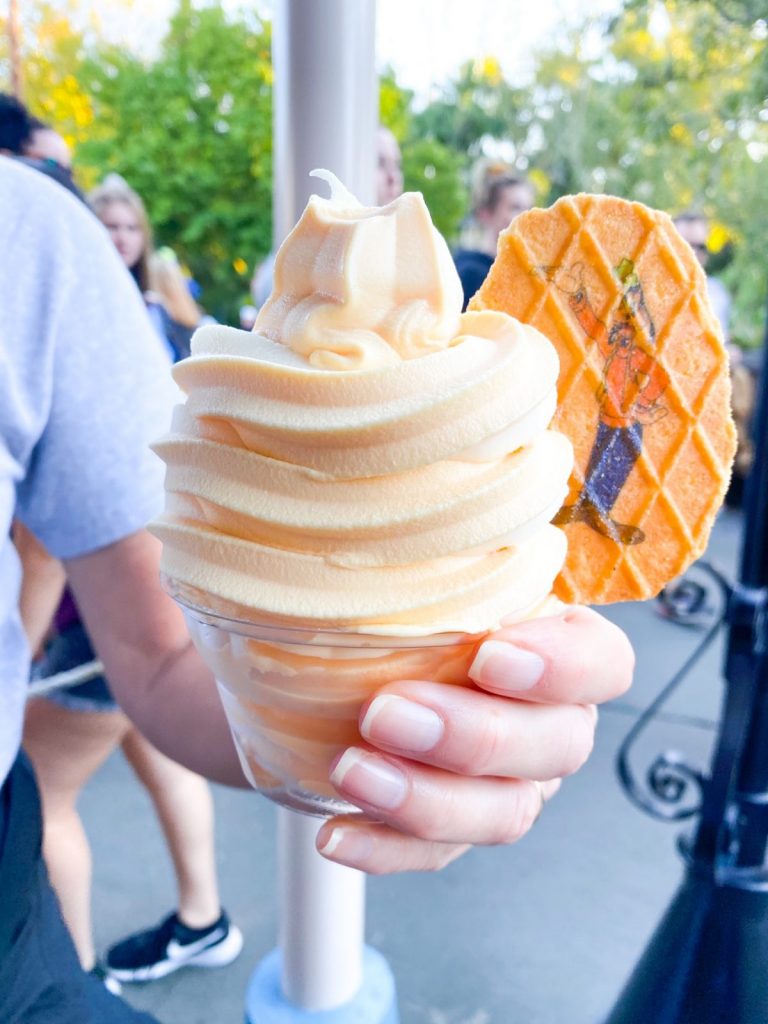 hand holding whipped frozen dessert with cookie in it snack on Disney dining plan