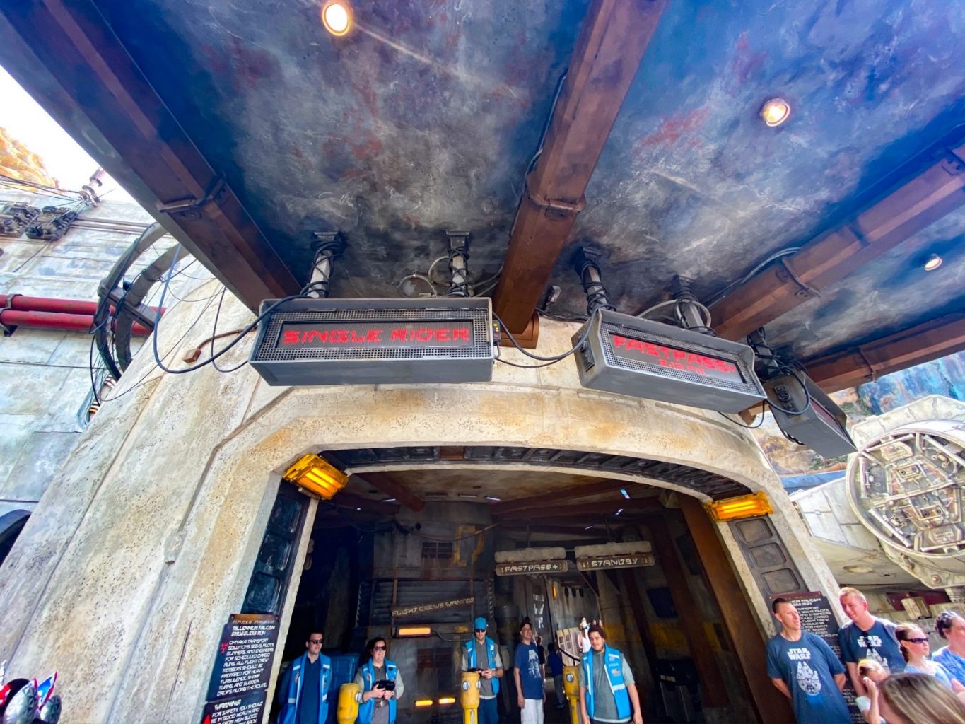 Disney single rider lines next to fast pass line sign at Millennium Falcon entrance