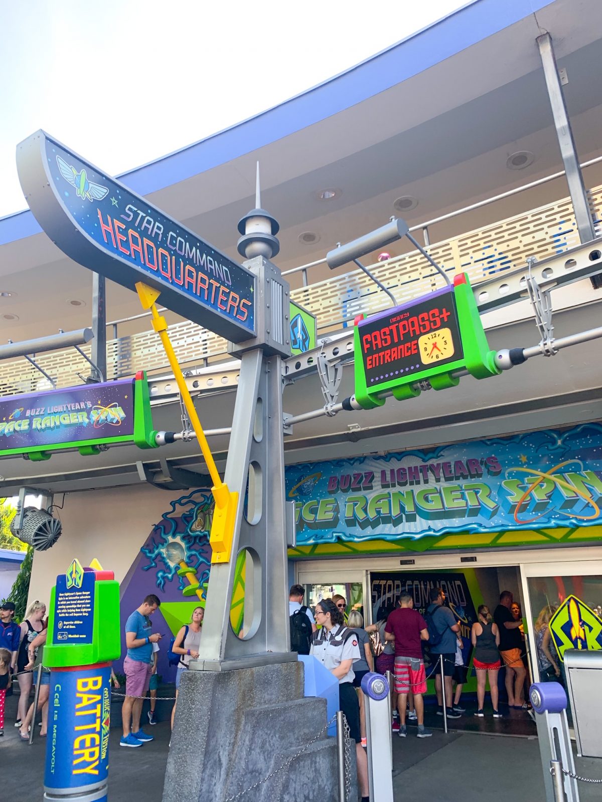 entrance to fastpass line for Buzz Lightyear Space Ranger Spin