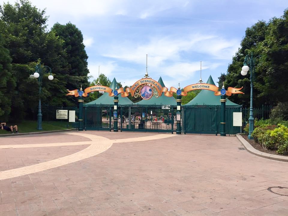 image of the gates that will welcome you upon arrival for your Disneyland Paris itinerary