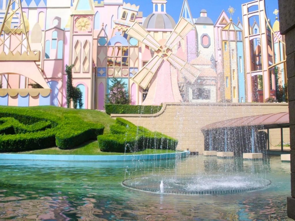 image from the Its a small world ride, beautiful colors, a must during your one day in Disneyland Paris
