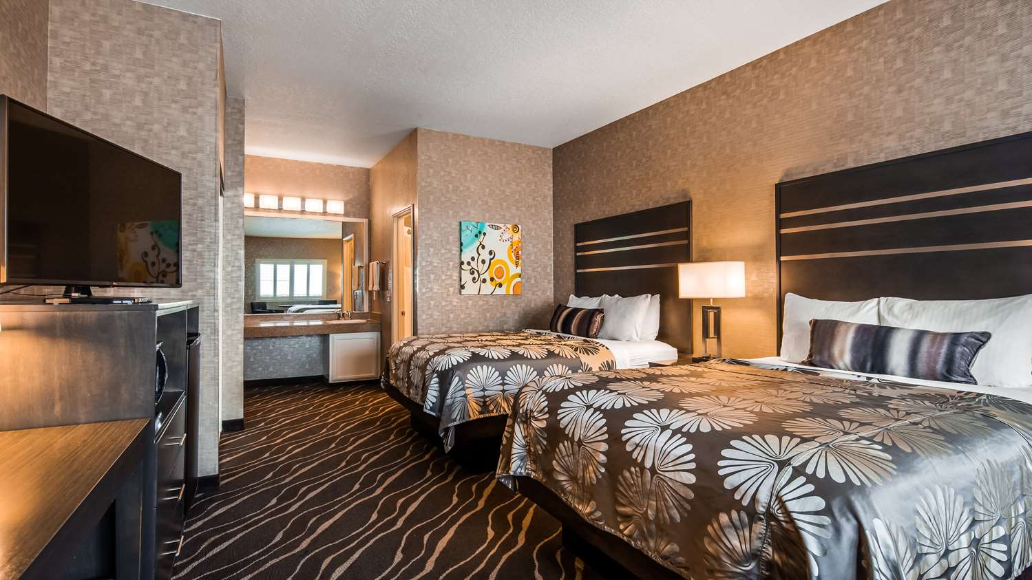 A standard room in the Best Western Hotel near Disneyland