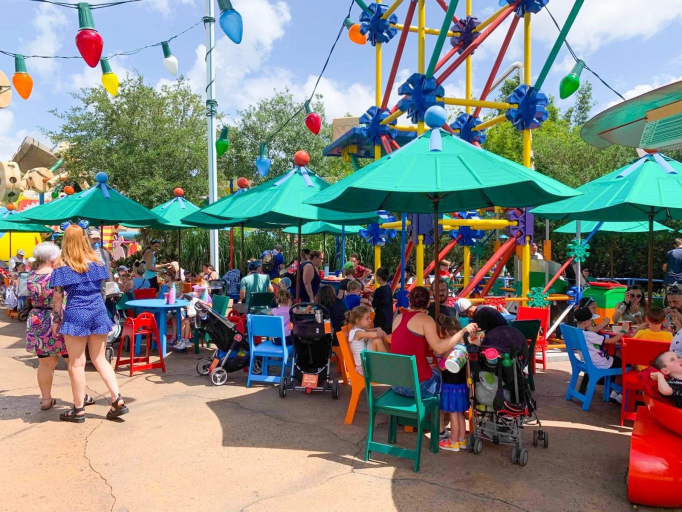 outside seating area for Woody's Lunchbox in Hollywood Studios 