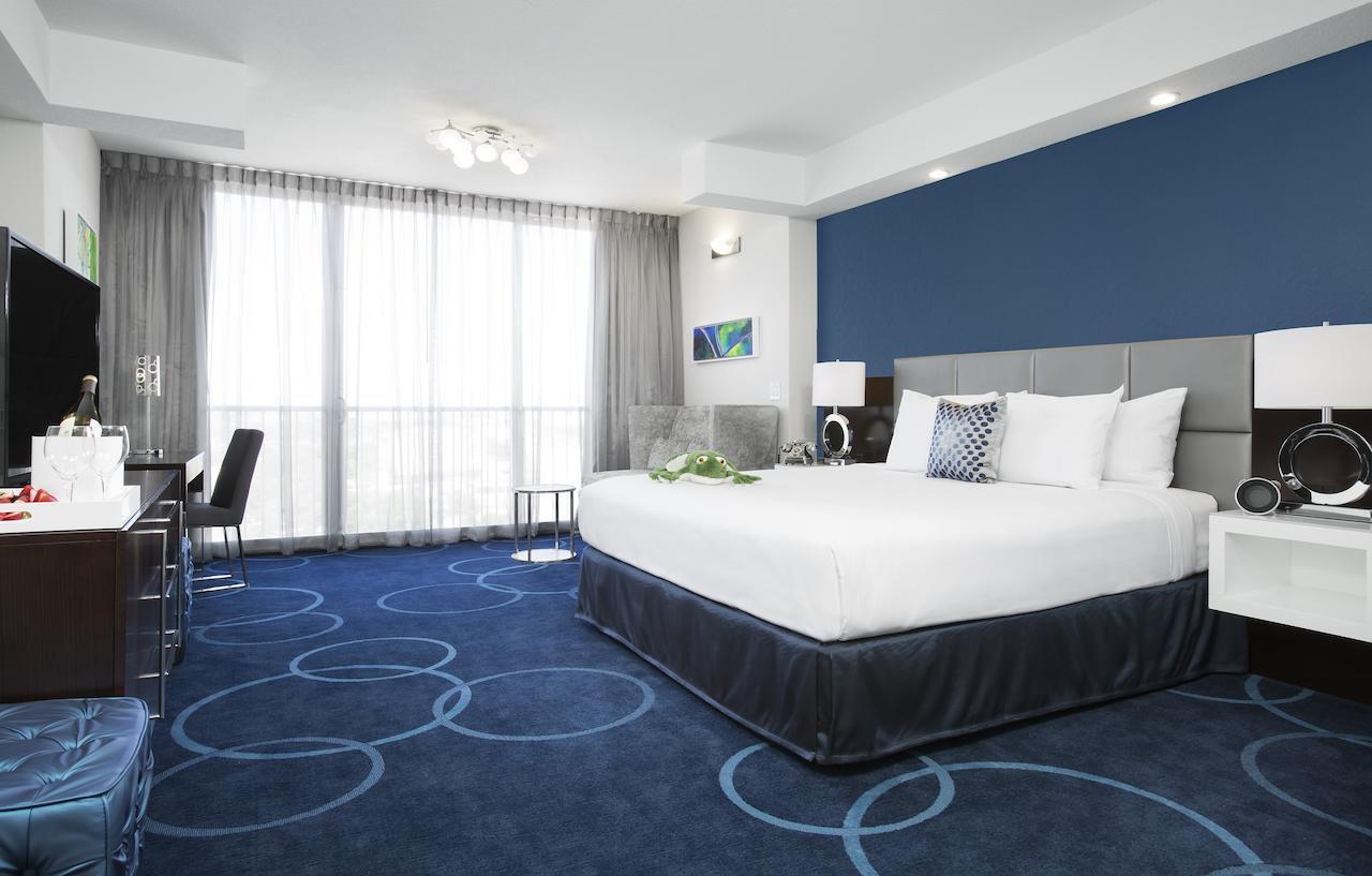 B Resort king bed room
