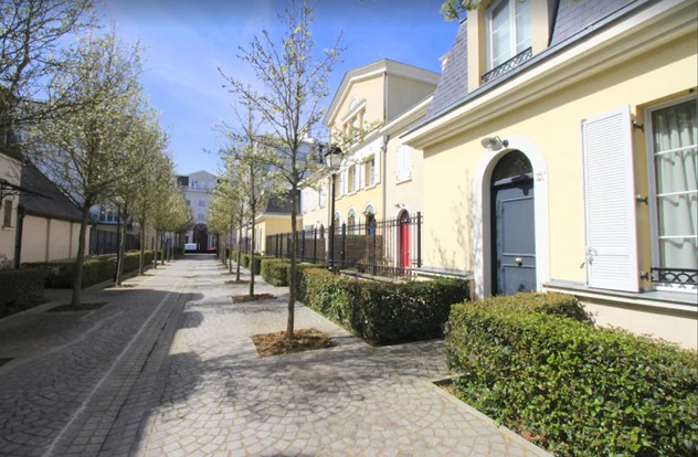 Quiet residential street outside Disneyland Paris airbnb vrbo