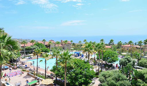 overview of the pool and the ocean view at Marriott's Newport Coast Villas