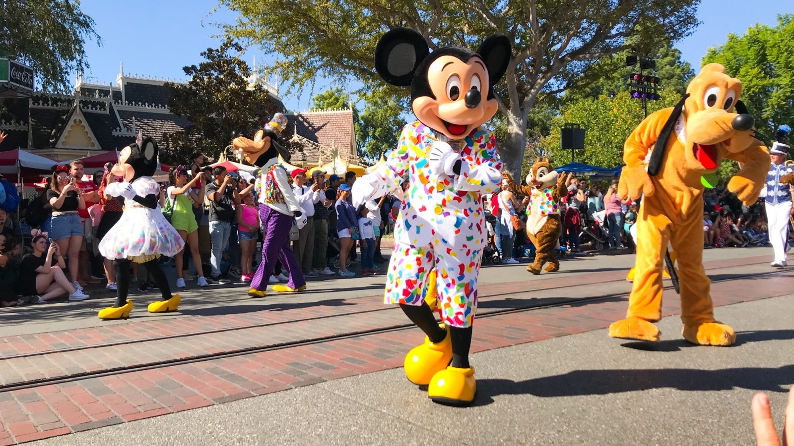 No Disneyland Height Requirements to watch the parade