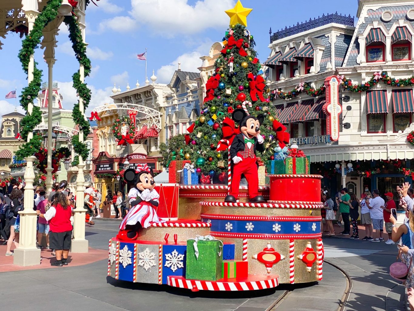 Christmas themed mickey and minnie float in main street 2020