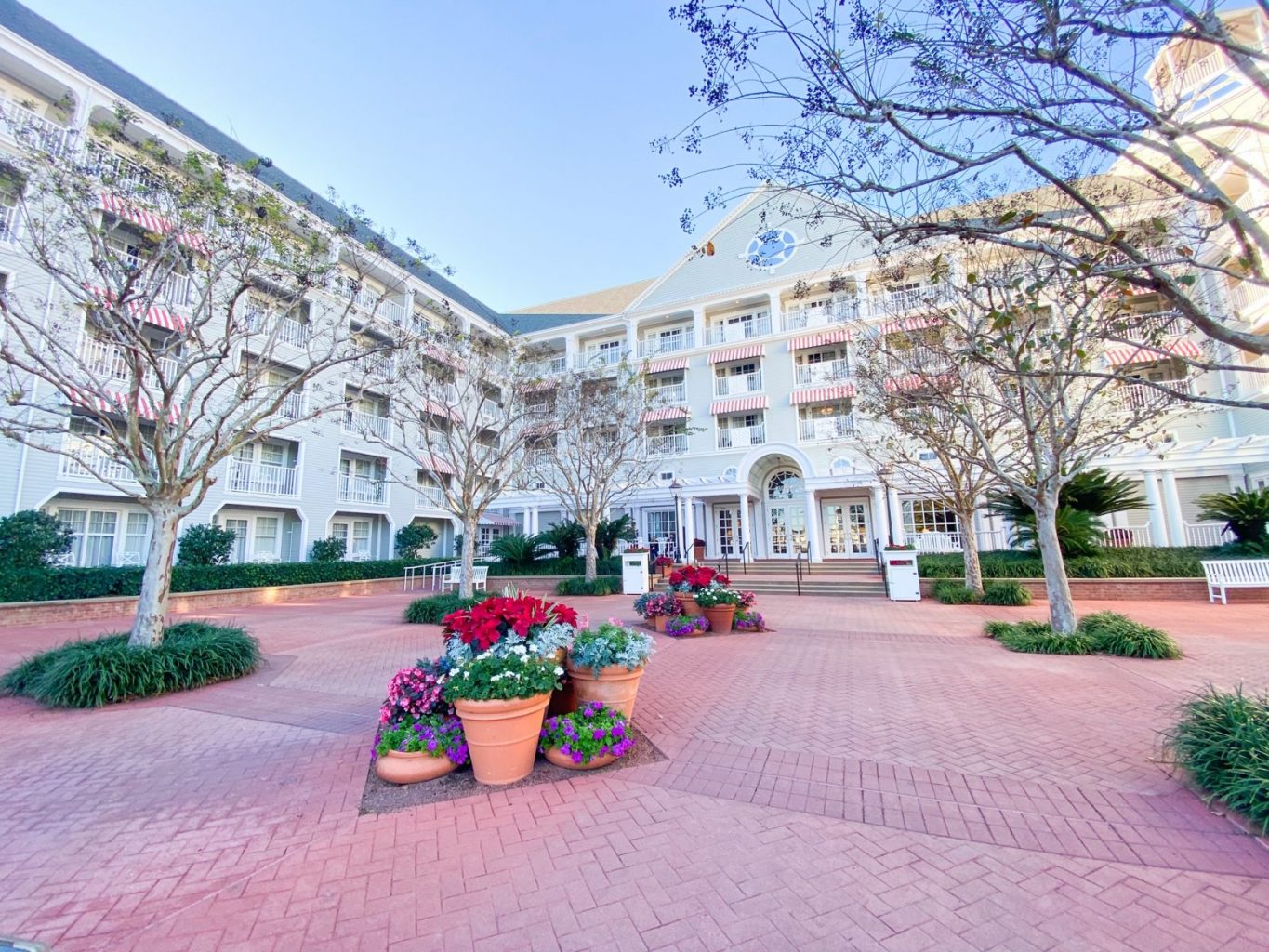 view of the back entrance to the Yacht Club Resort