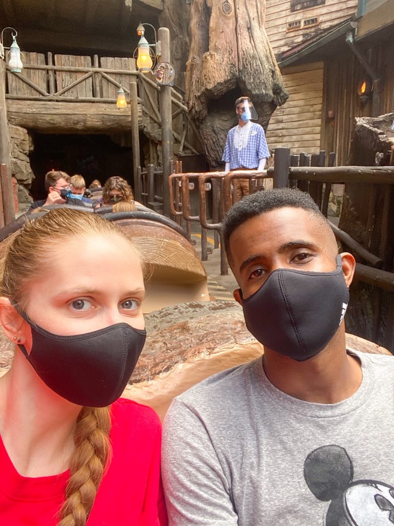 couple wearing masks at splash mountain