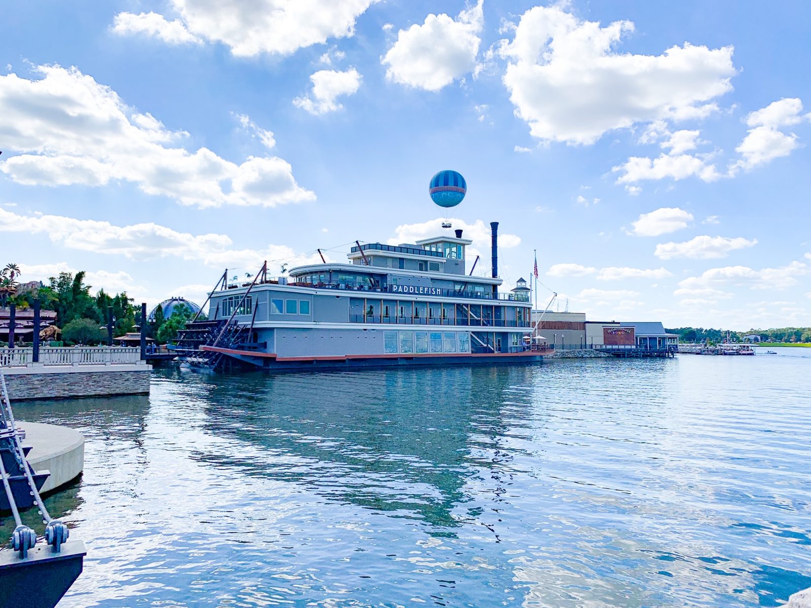 Disney Springs aerophile balloon flying behind Paddlefish