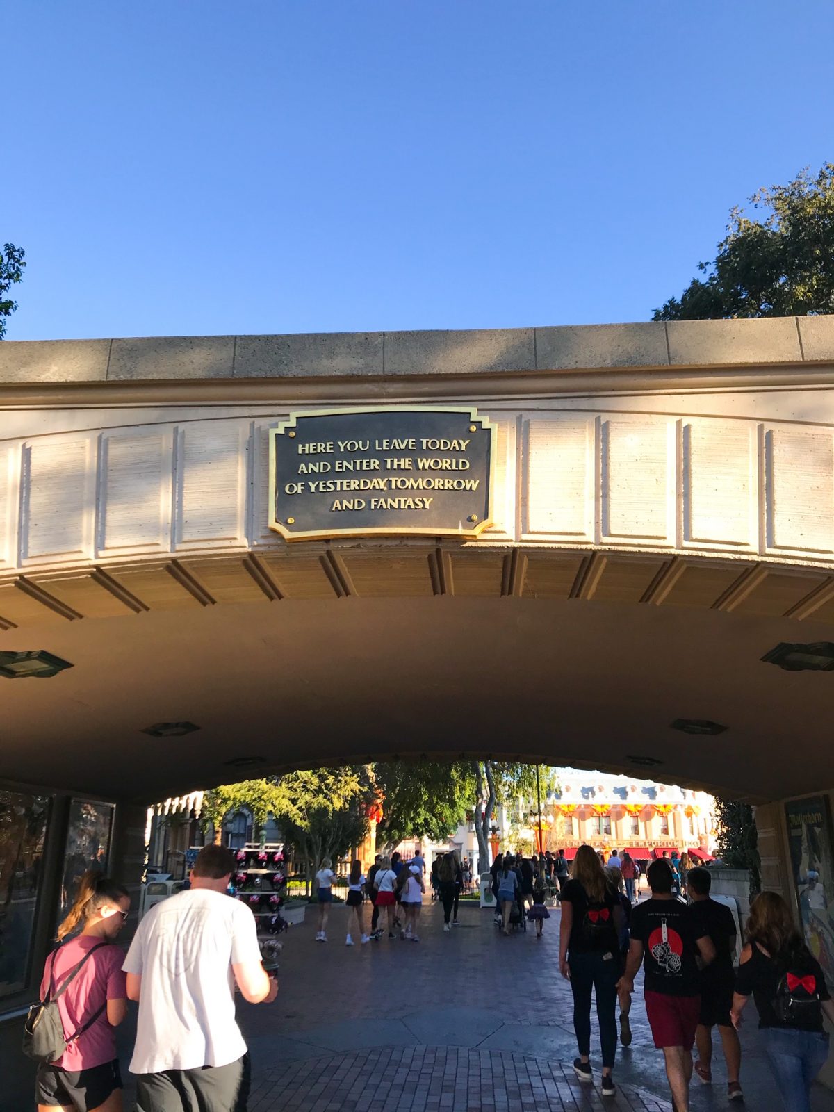 Welcome to Disneyland sign