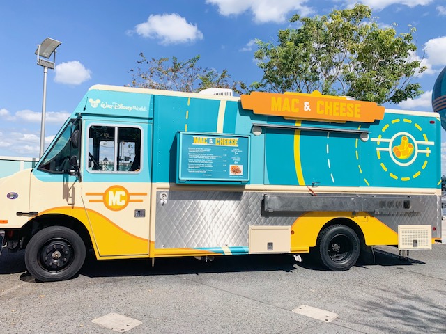 blue and yellow mac and cheese food truck