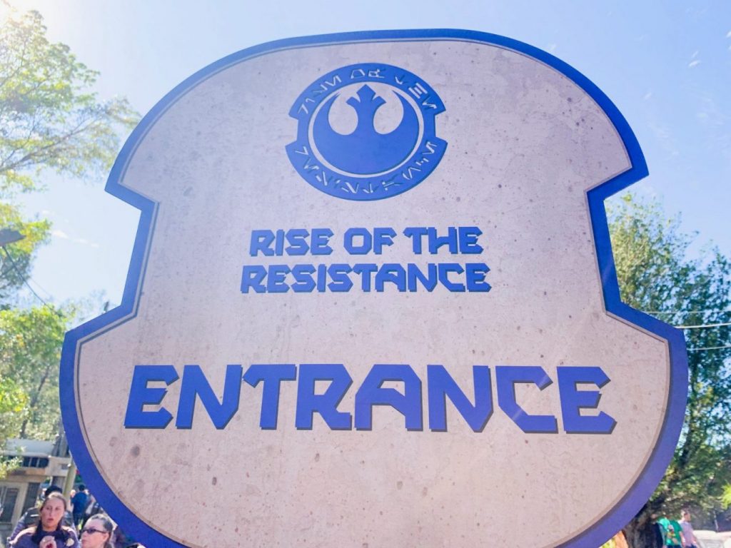 entrance sign to rise of the resistance ride 