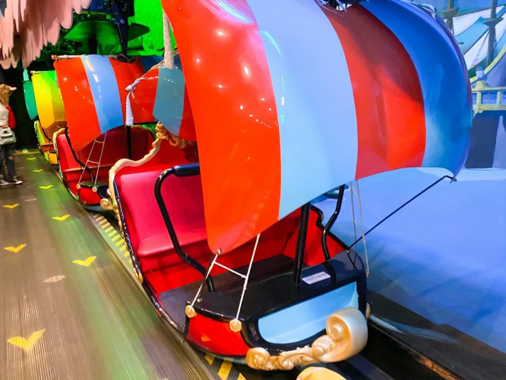 The boats of Peter Pan's flight are family-friendly and look like a flying pirate ship in all different colors: it is  no wonder why many gather here and try to use their Magic Kingdom Genie+ to get here quicker.