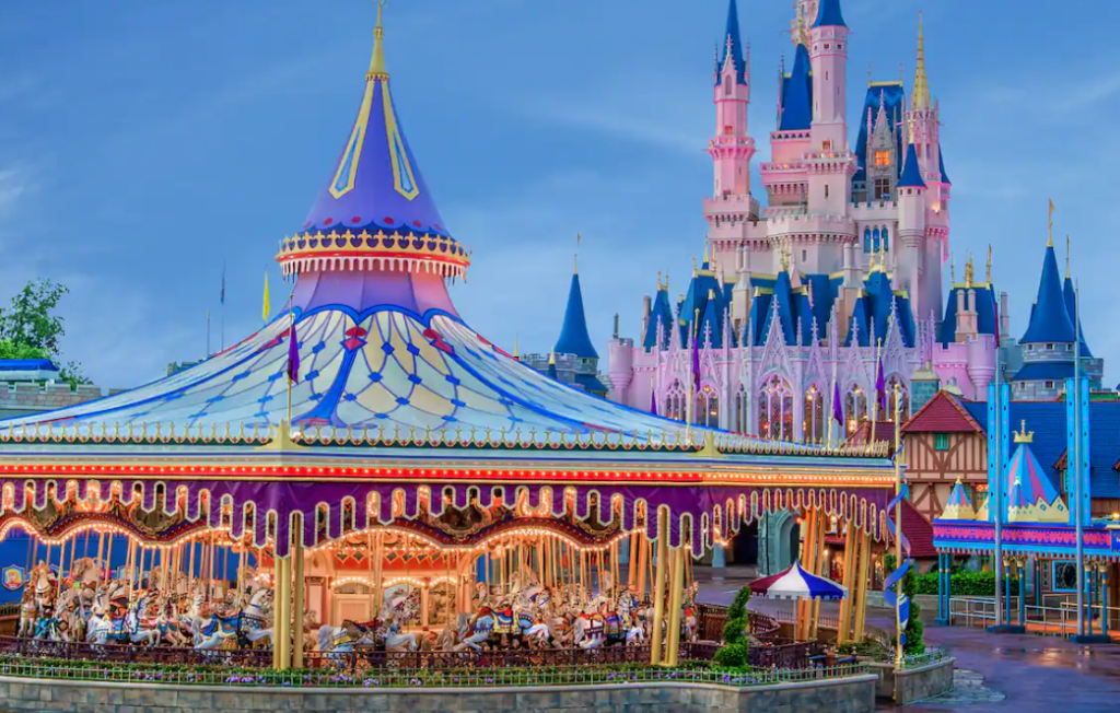 Picture showing the carousel with the castle in the bakcground in an article about the best time to visit Disney