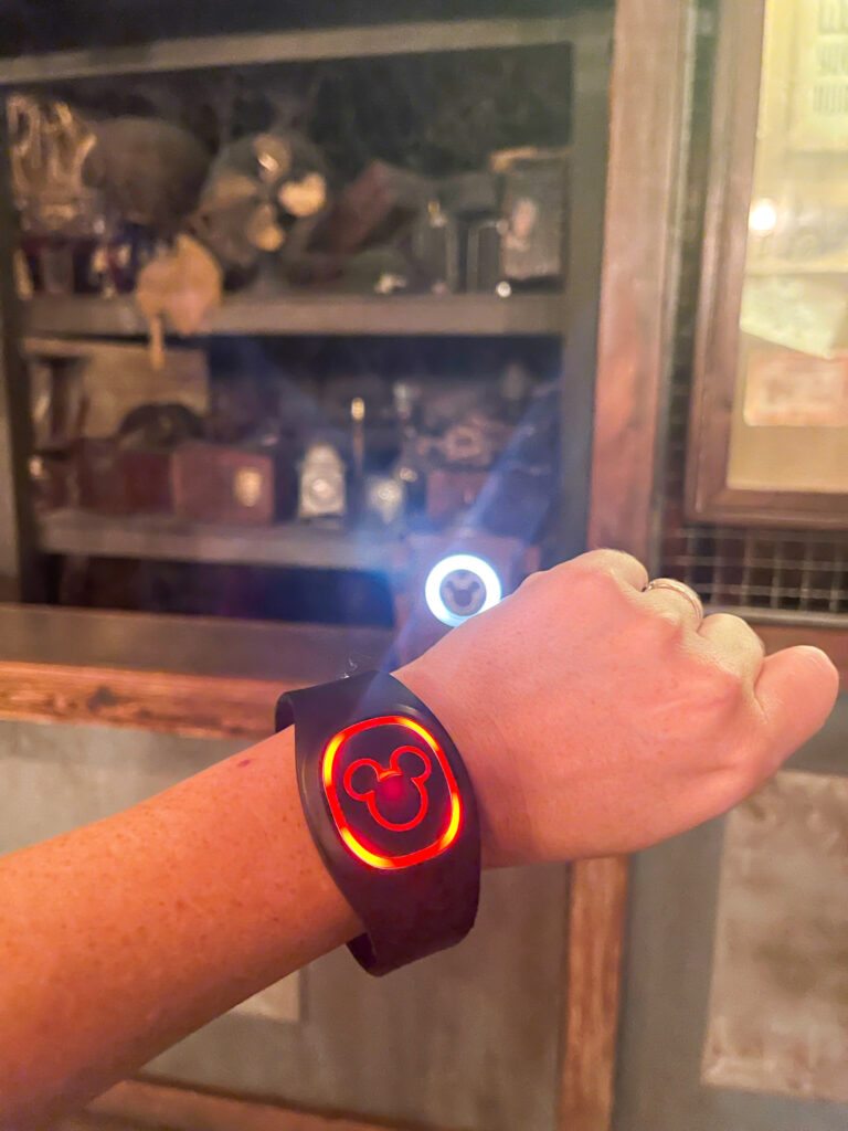 https://disneytrippers.com/wp-content/uploads/2023/01/disney-magic-bands-magicband-lighting-up-768x1024.jpg