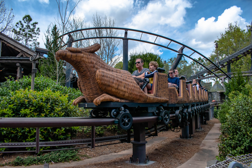 On the tiny coaster of the Hippogriff, young HP fans can enjoy a gentle ride by Hagrid's Hut! 