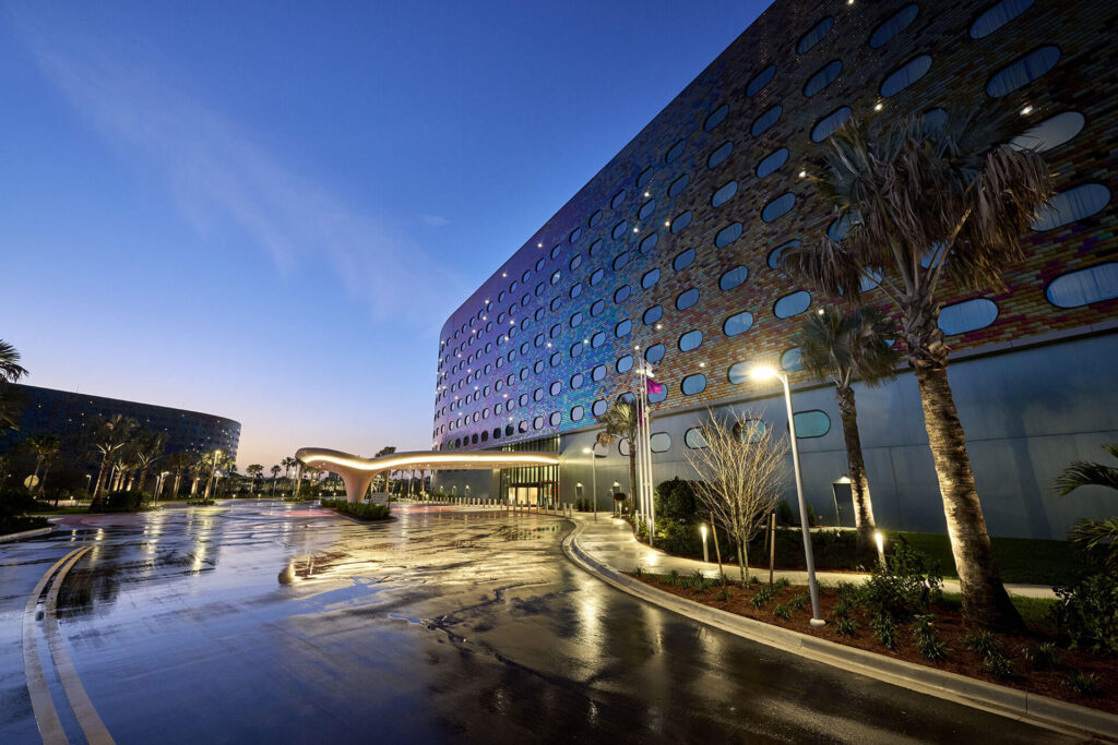 At night, the Terra Luna resort still glistens, becoming the second resort in the Epic Universe's hotel list that you must check out.