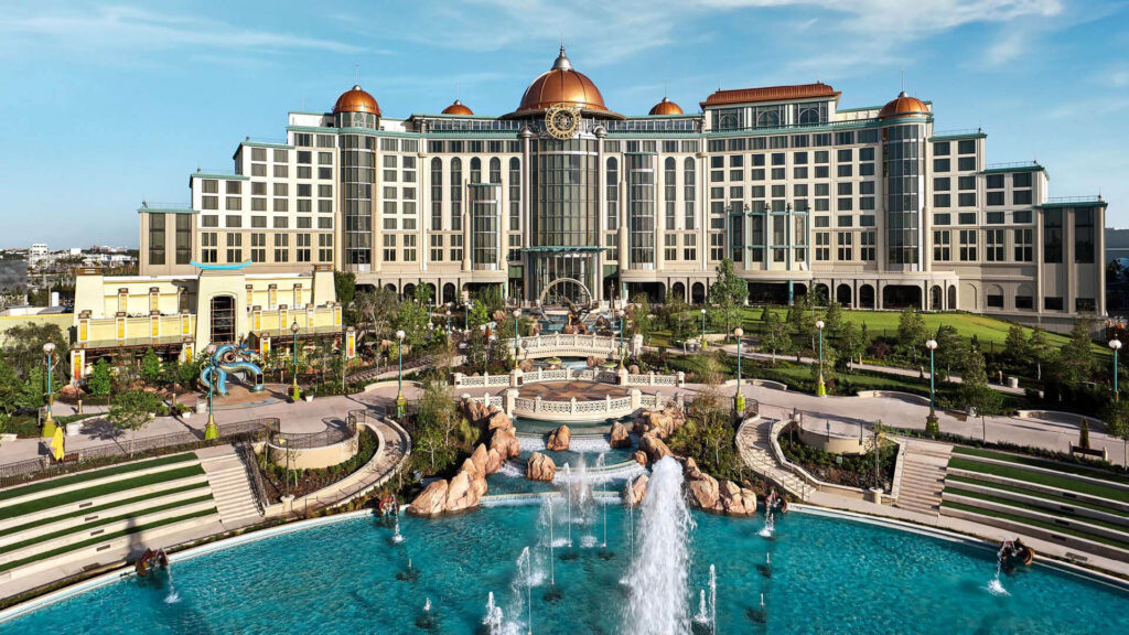 A guide to Epic Universe's hotels needs to include Helios, of course, as this grand hotel shows how massive it is, sitting right on Epic's property with greek god vibes.